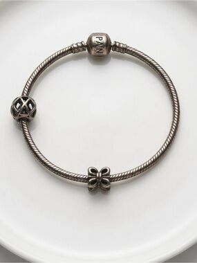 Authentic Pandora Bracelet 7.5inch, sterling Silver, 2 charms